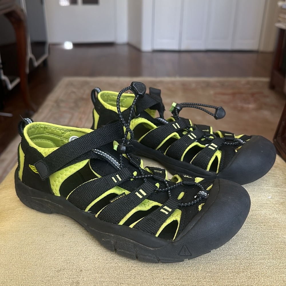 KEEN Women's Whisper Closed Toe Sport Sandals Hiking Slip-on Shoes Size 38, US 6 - Picture 3 of 16